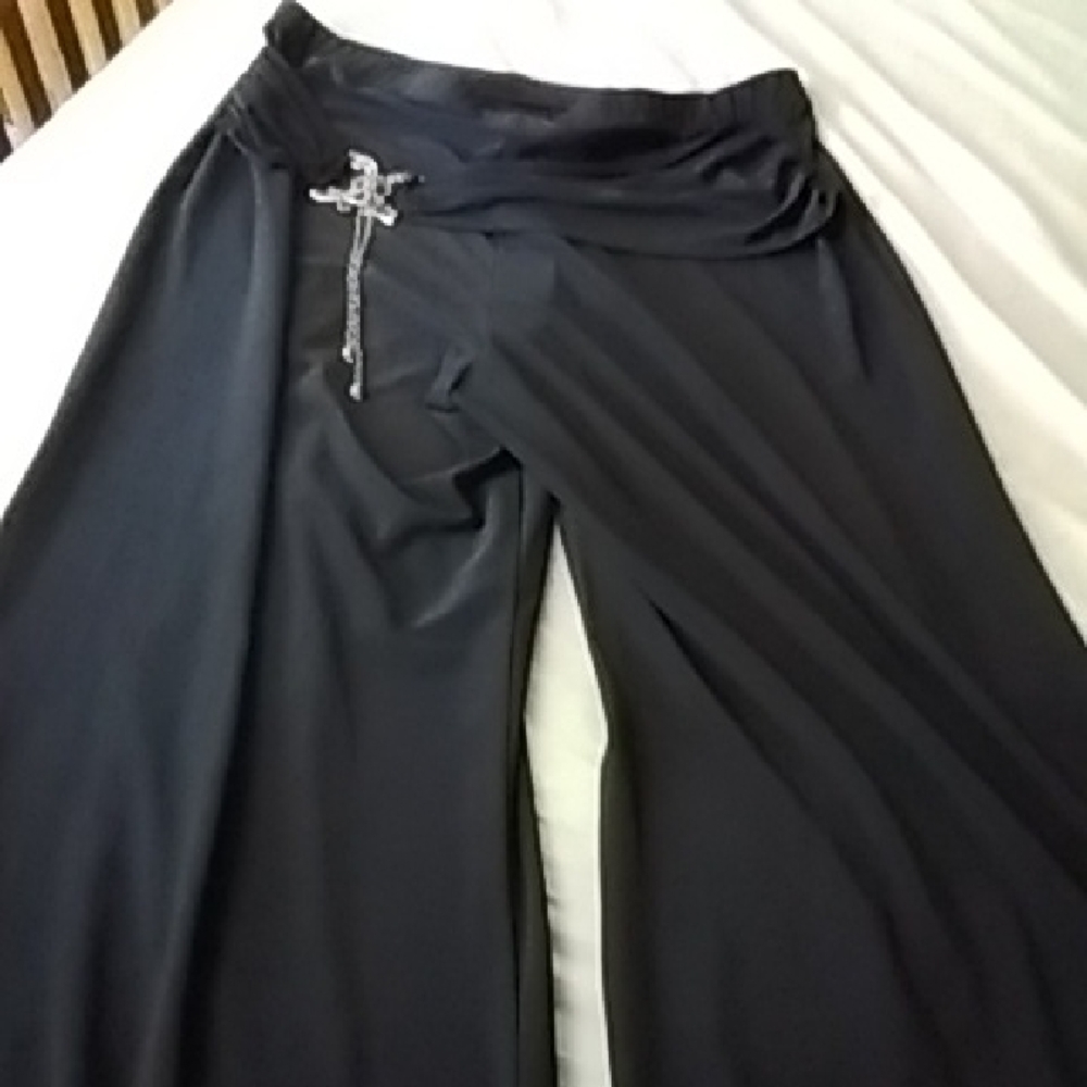 Frank Lyman Design Black Wide Leg Pants